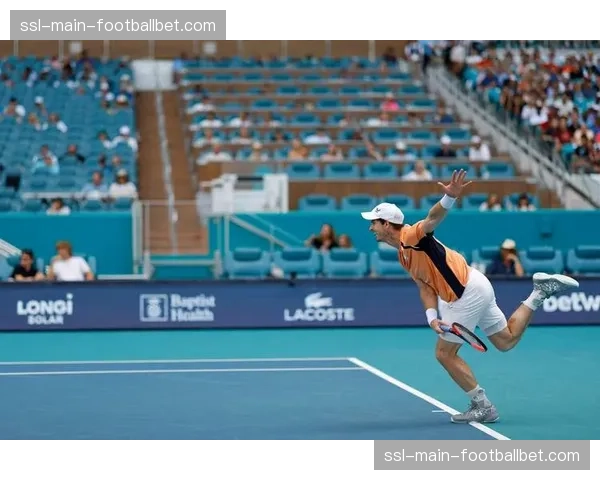 花絮：迈阿密网球赛观众席惊现“求婚成功”温馨一幕