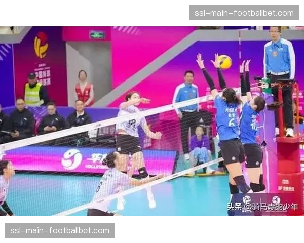 上海女排范赖克、沃隆科娃两翼齐飞，发球冲垮江苏一传成扳平关键